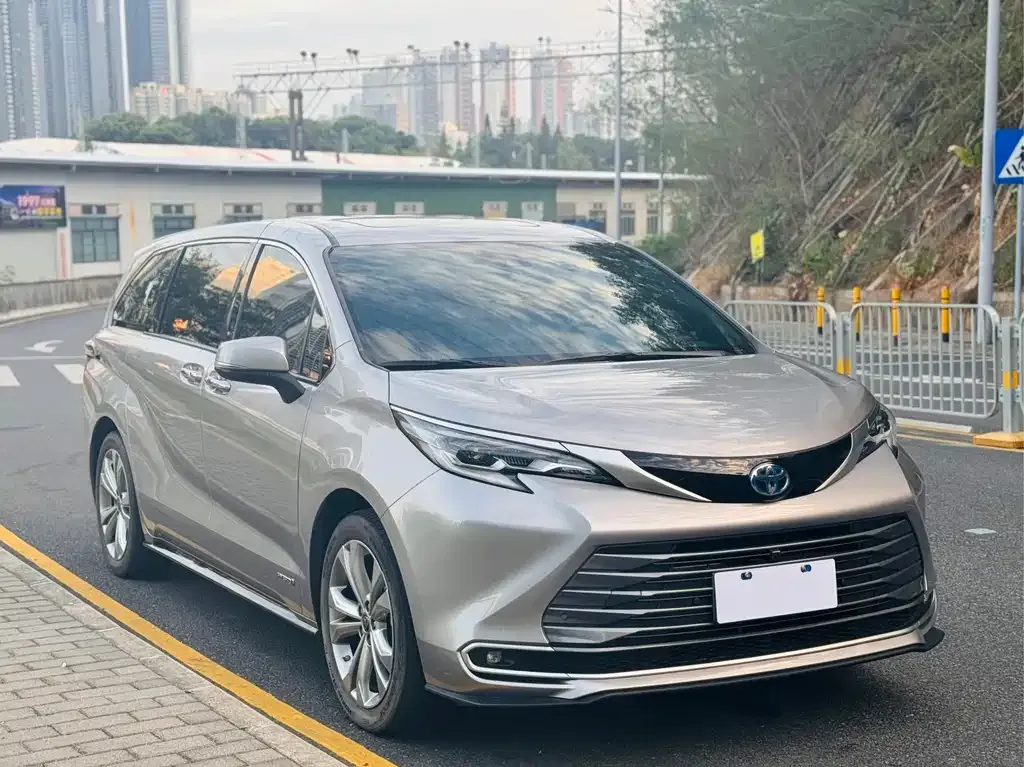 Toyota Sienna 2024 из CN, фото 1