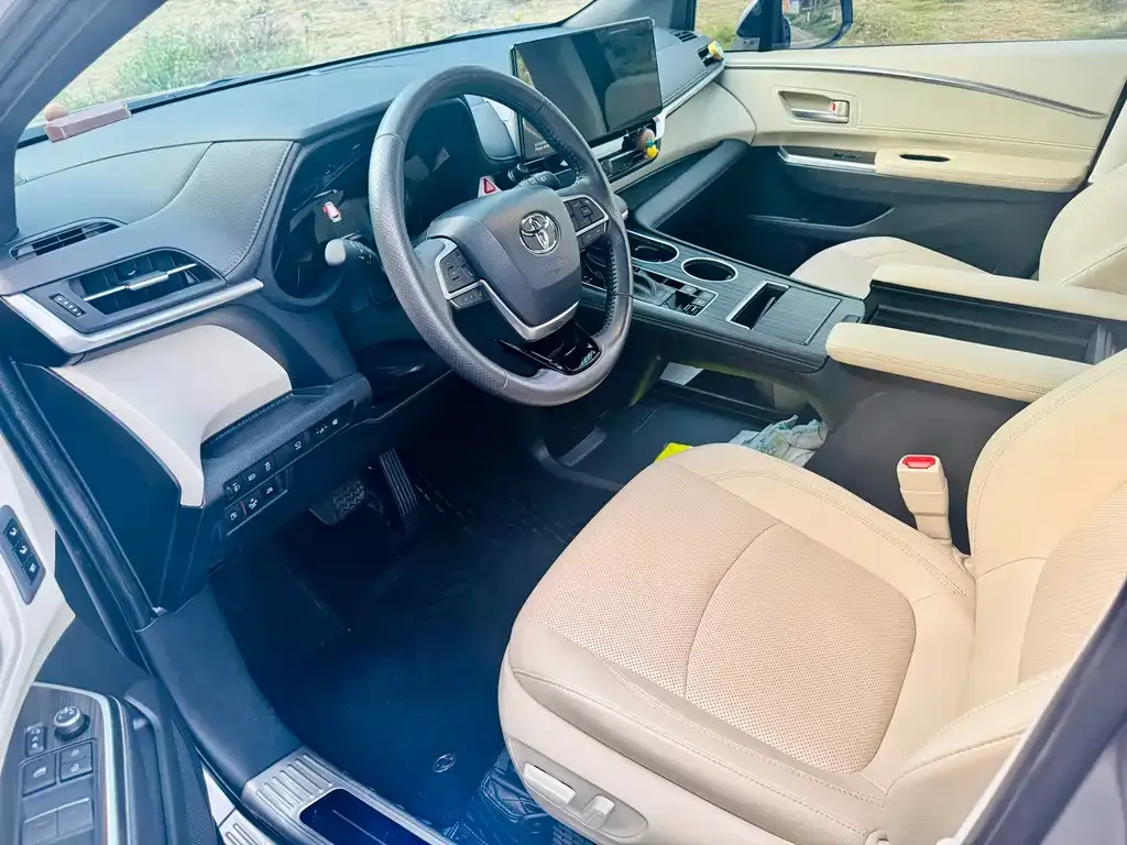Toyota Sienna 2024 из CN, фото 4