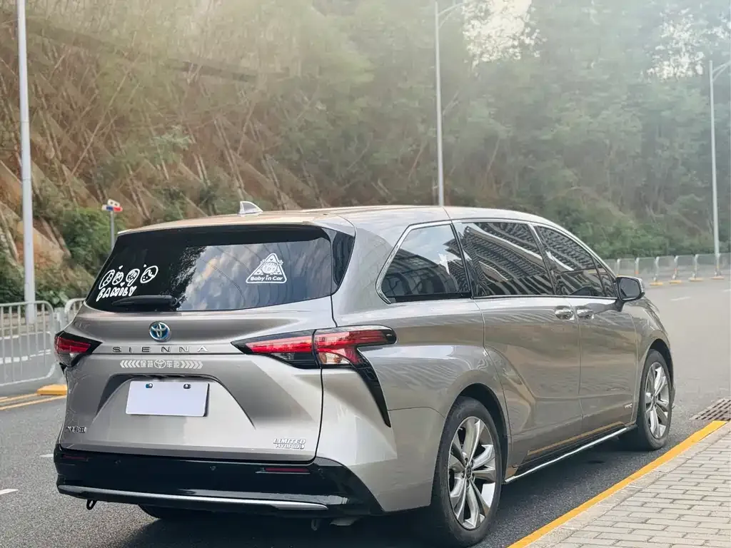 Toyota Sienna 2024 из CN, фото 7