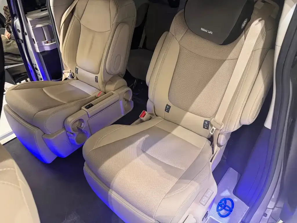 Toyota Sienna 2024 из CN, фото 9
