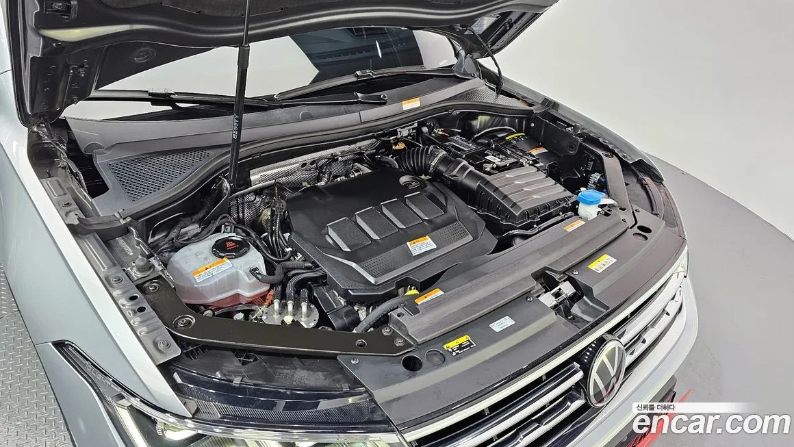 Volkswagen Tiguan — фото 6