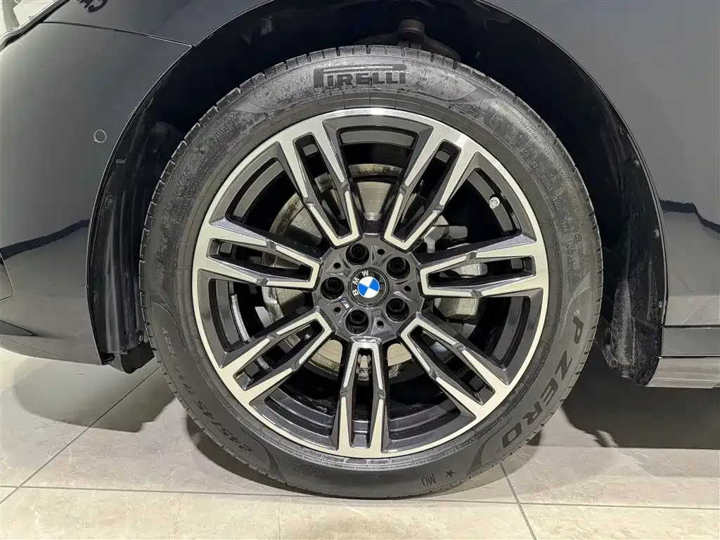 BMW 5 Series — фото 10