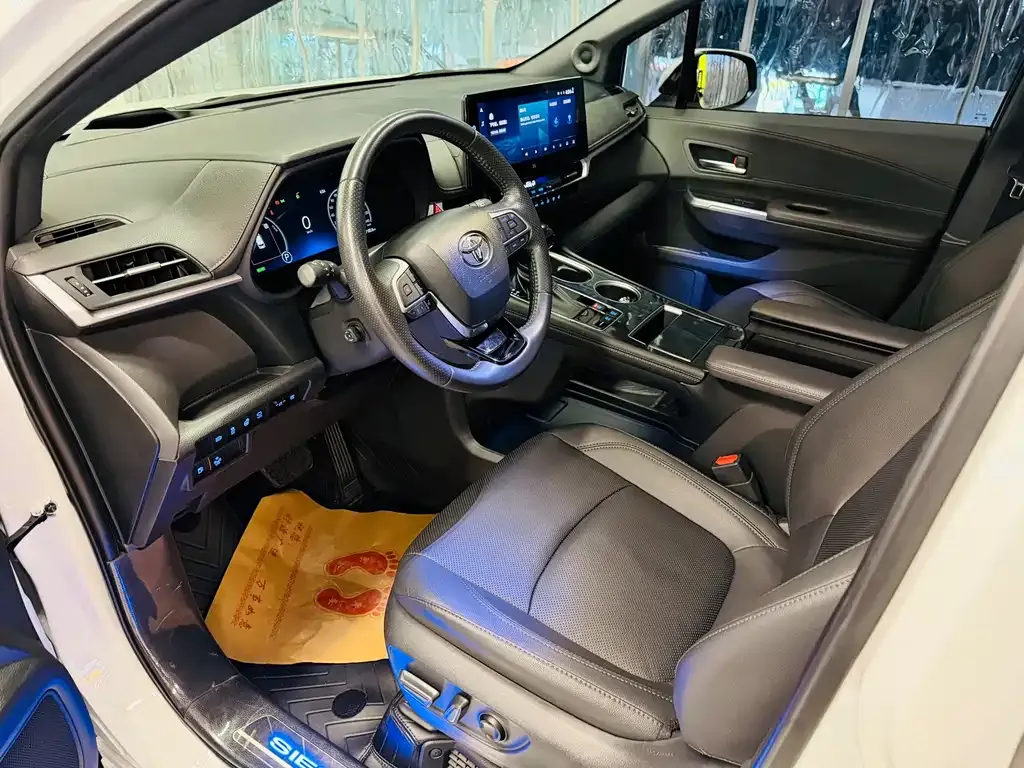 Toyota Sienna — фото 7
