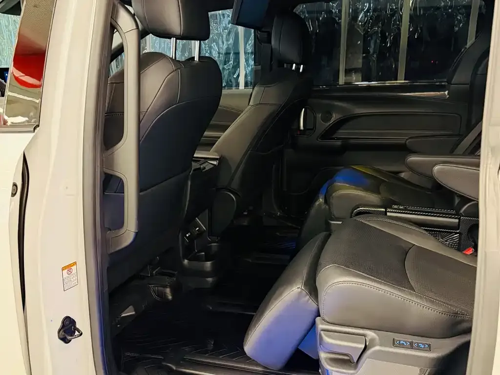 Toyota Sienna — фото 9