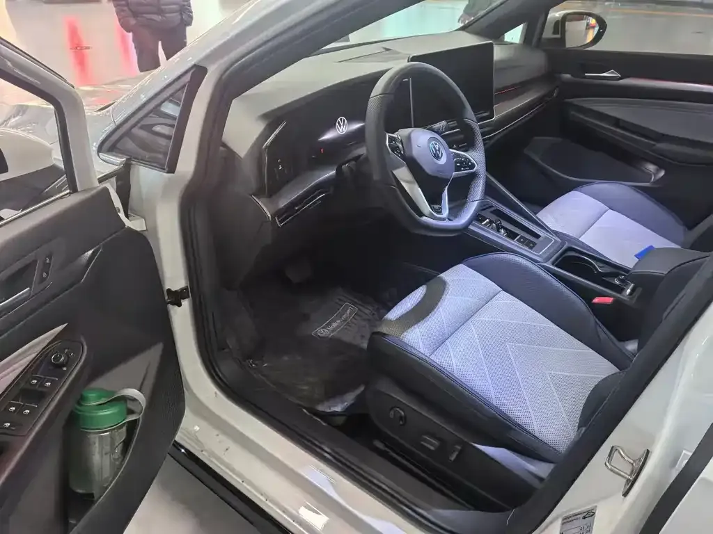Volkswagen Golf 2025 из CN, фото 2