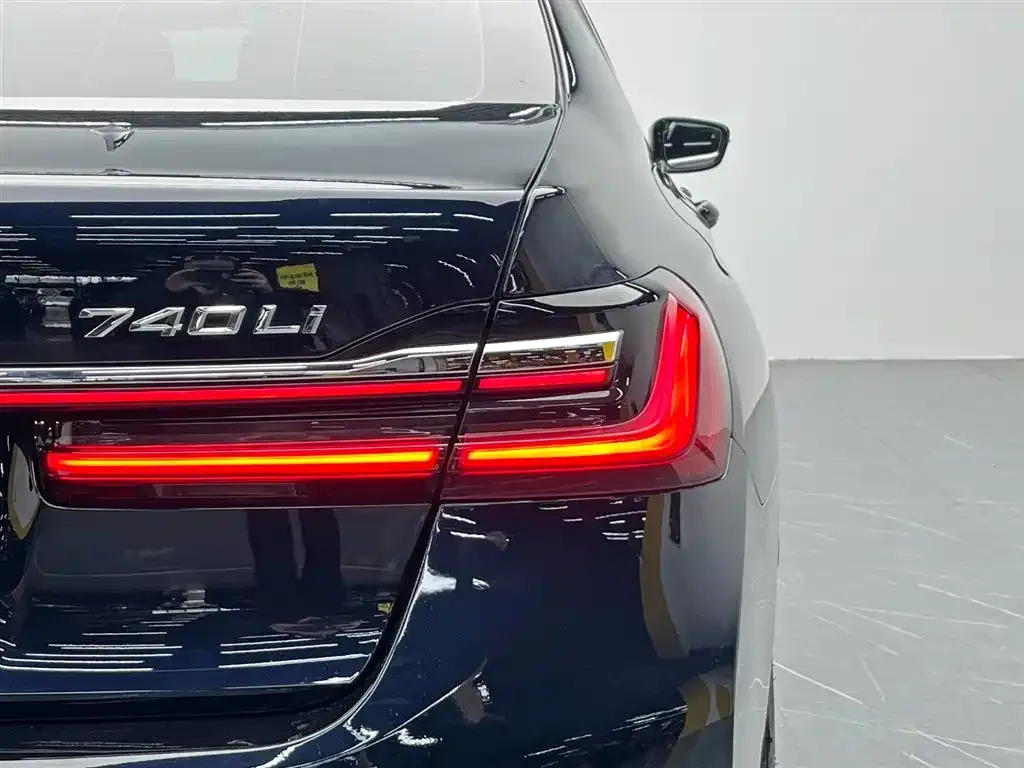 BMW 7 Series — фото 10