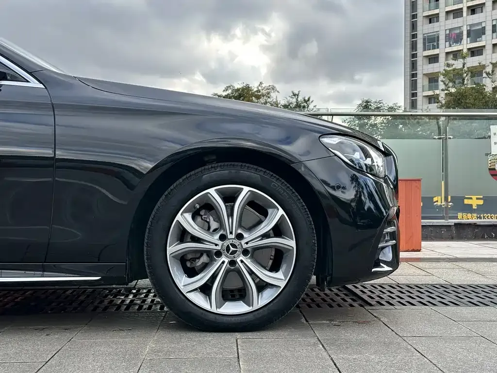 Mercedes-Benz E-Class — фото 4