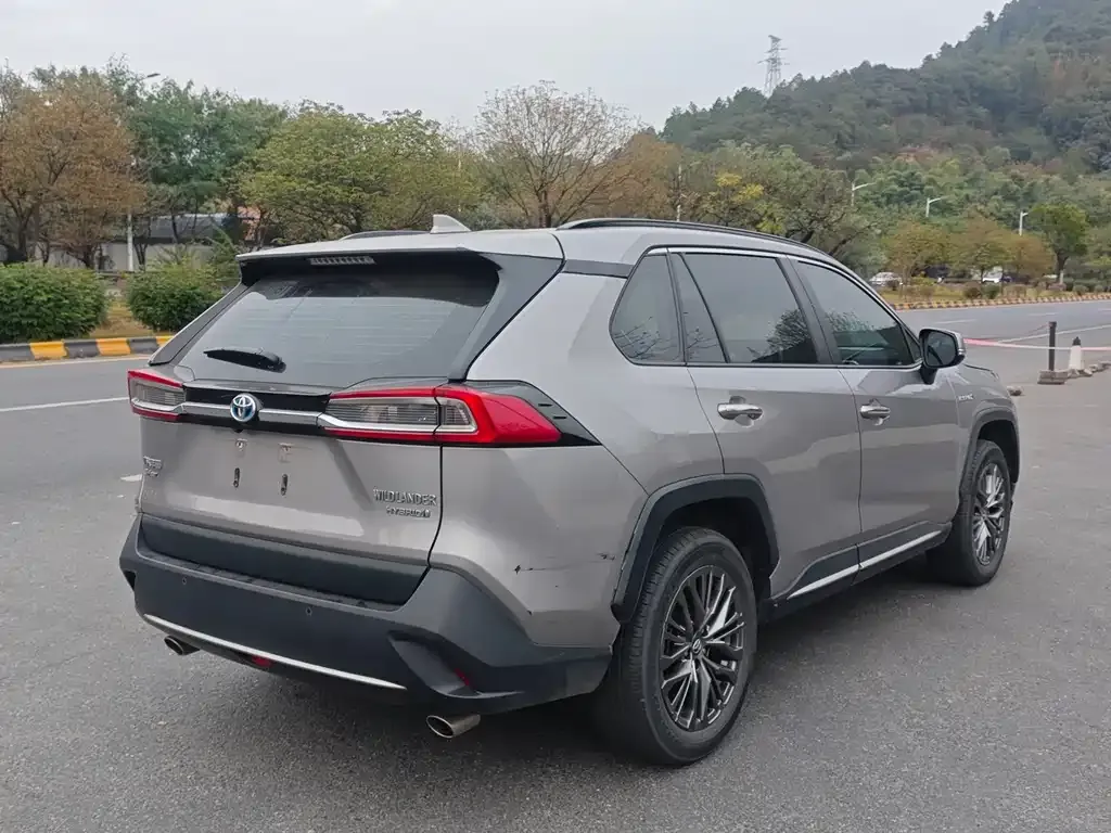 Toyota Wildlander 2023 из CN, фото 4
