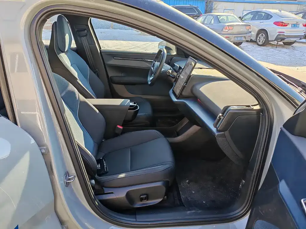 Volvo EX30 2024 из CN, фото 7