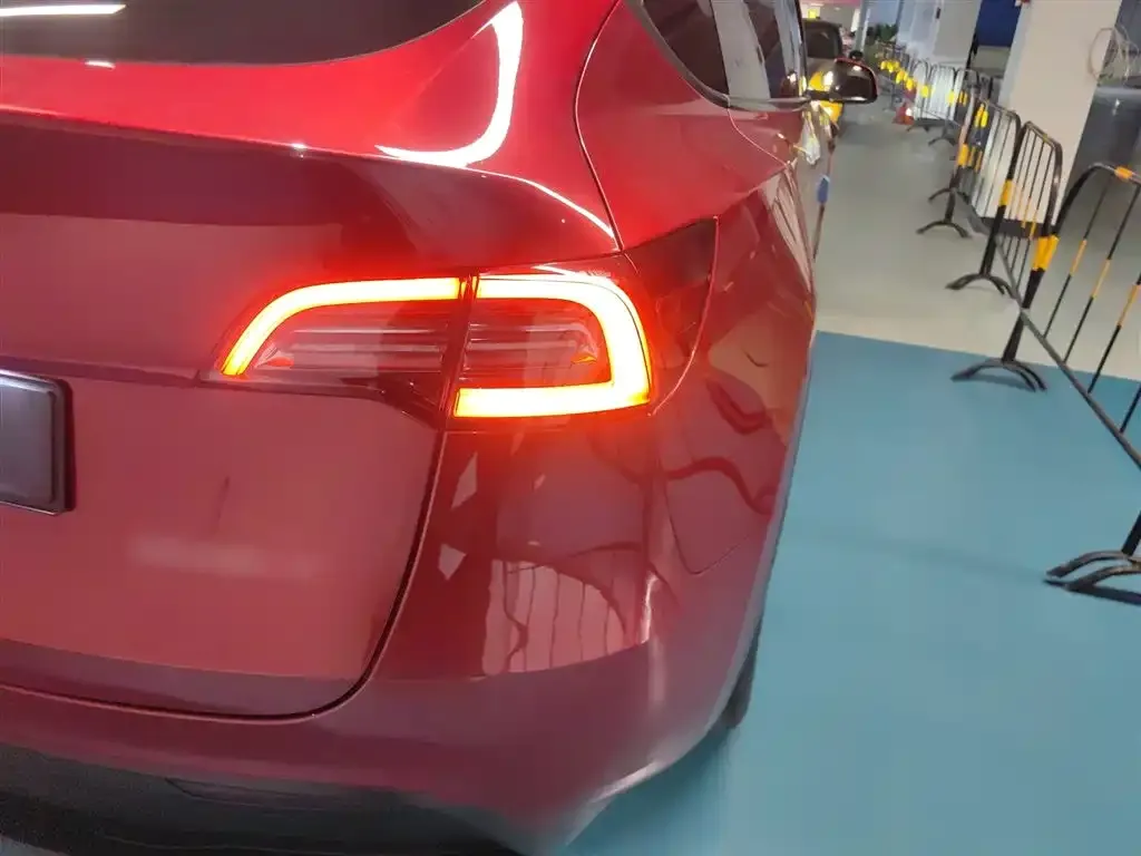 Tesla Model Y 2024 из CN, фото 8