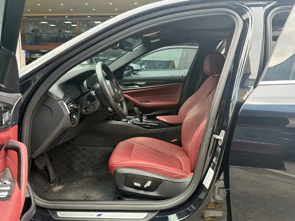BMW 5 Series 2022 из CN, фото 9