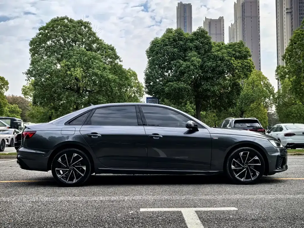 Audi A4L 2021 из CN, фото 4