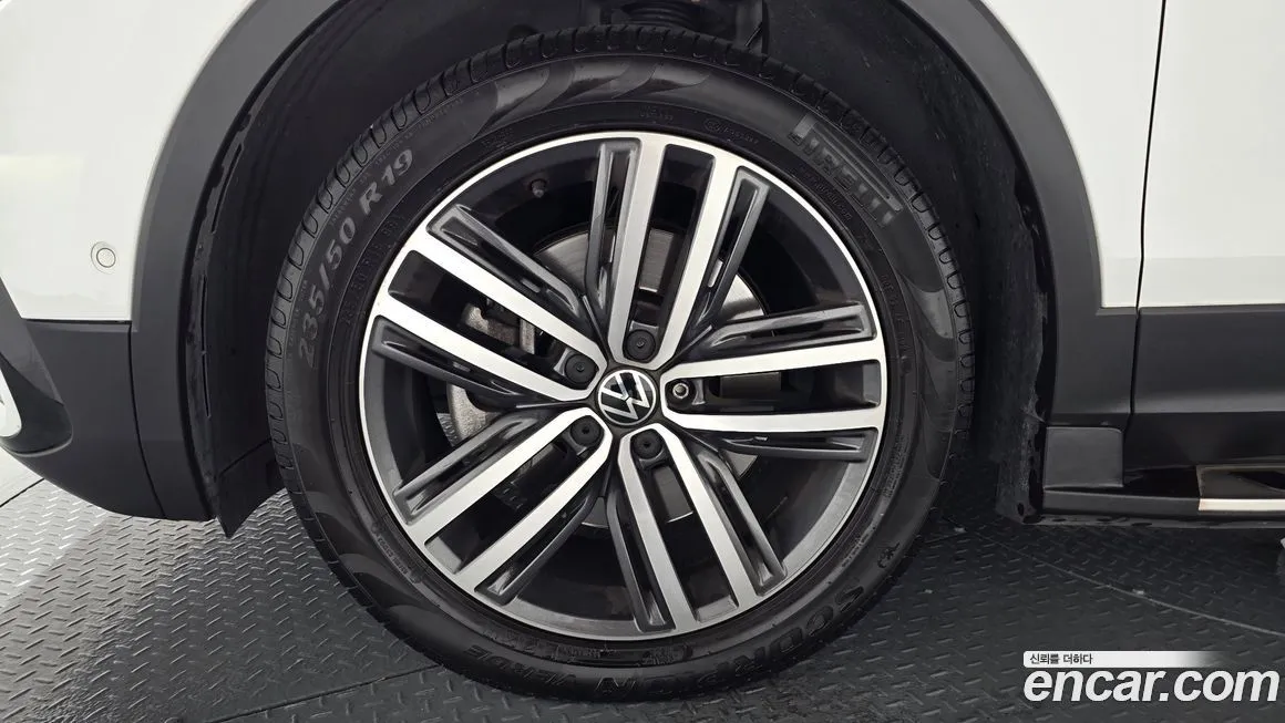 Volkswagen Tiguan — фото 5