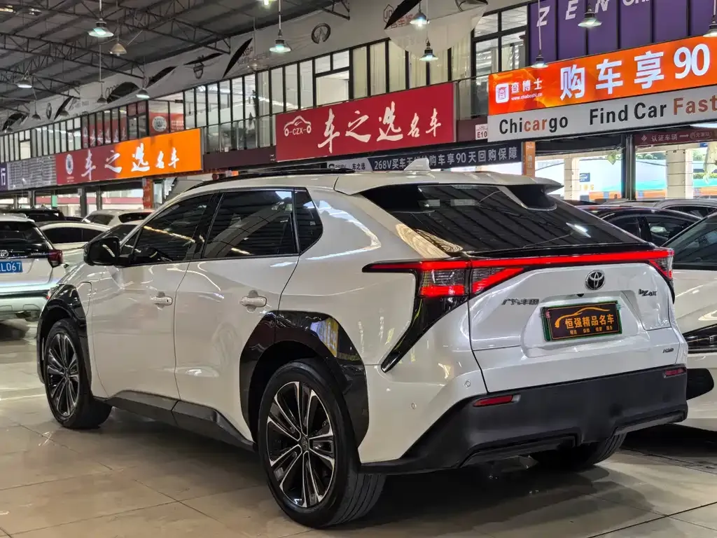 Toyota bZ4X 2022 из CN, фото 4
