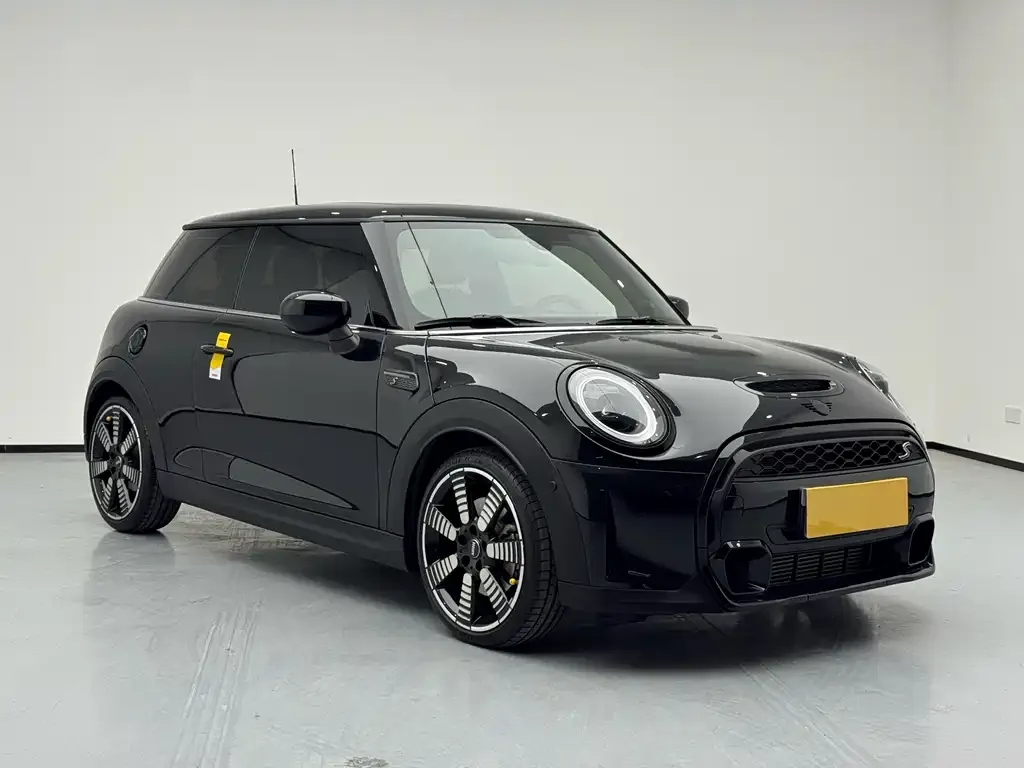 MINI Cooper (3-door) 2024 из CN, фото 2