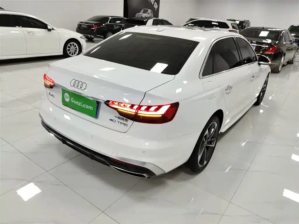 Audi A4L 2022 из CN, фото 7