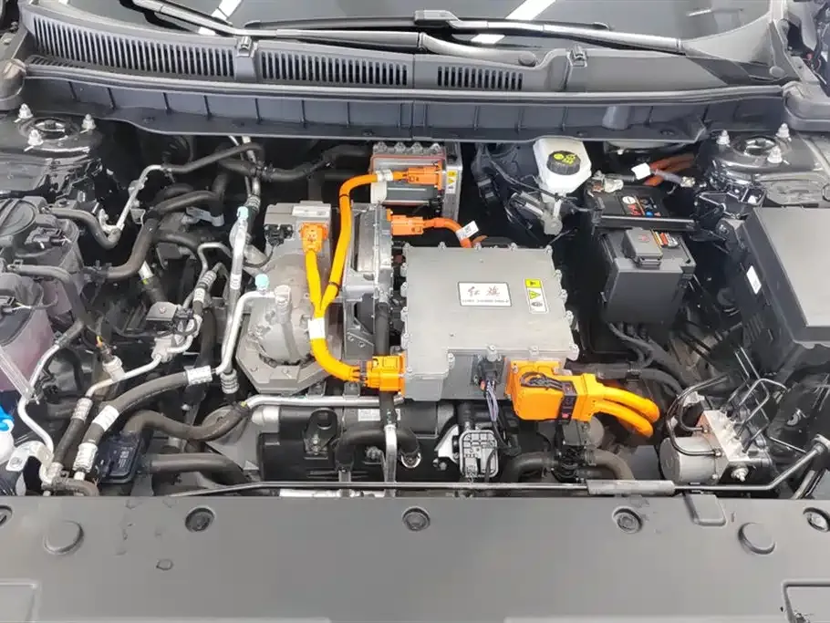 Hongqi E-QM5 2024 из CN, фото 10