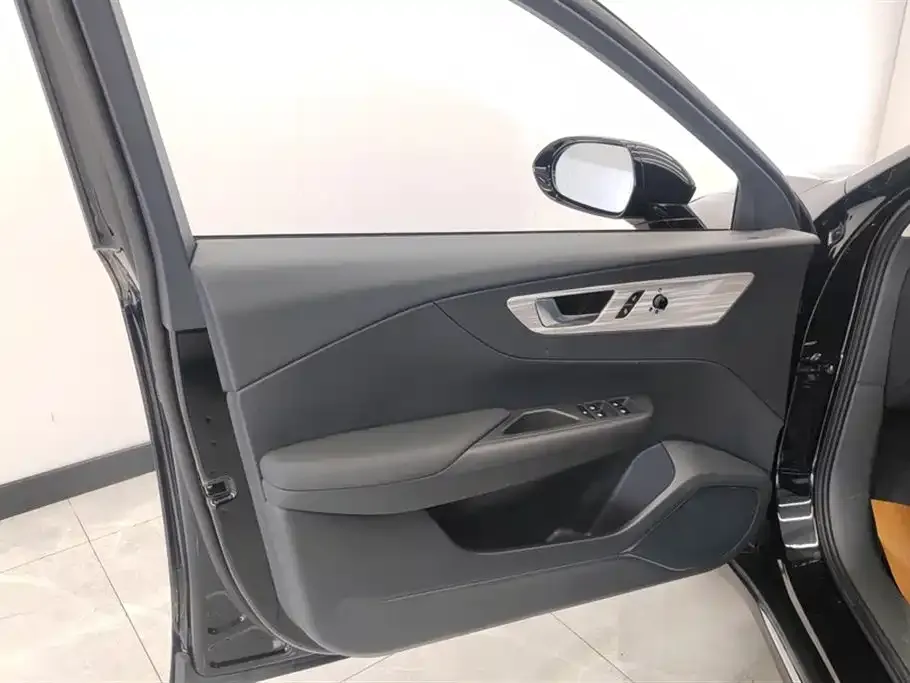 Hongqi E-QM5 2024 из CN, фото 7