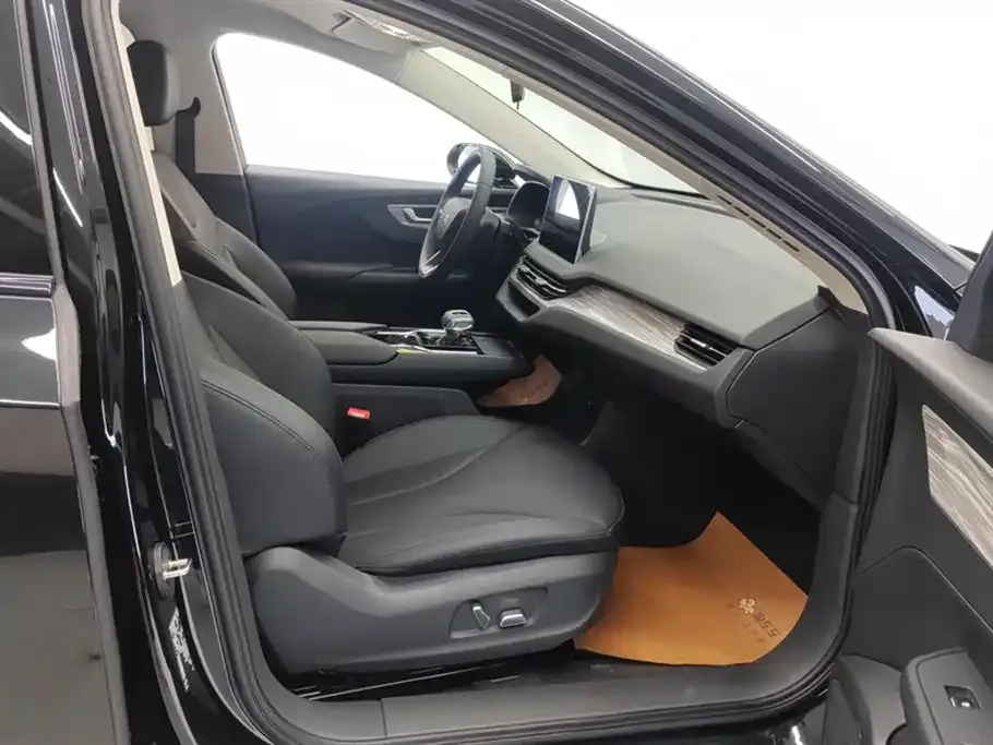 Hongqi E-QM5 2024 из CN, фото 8