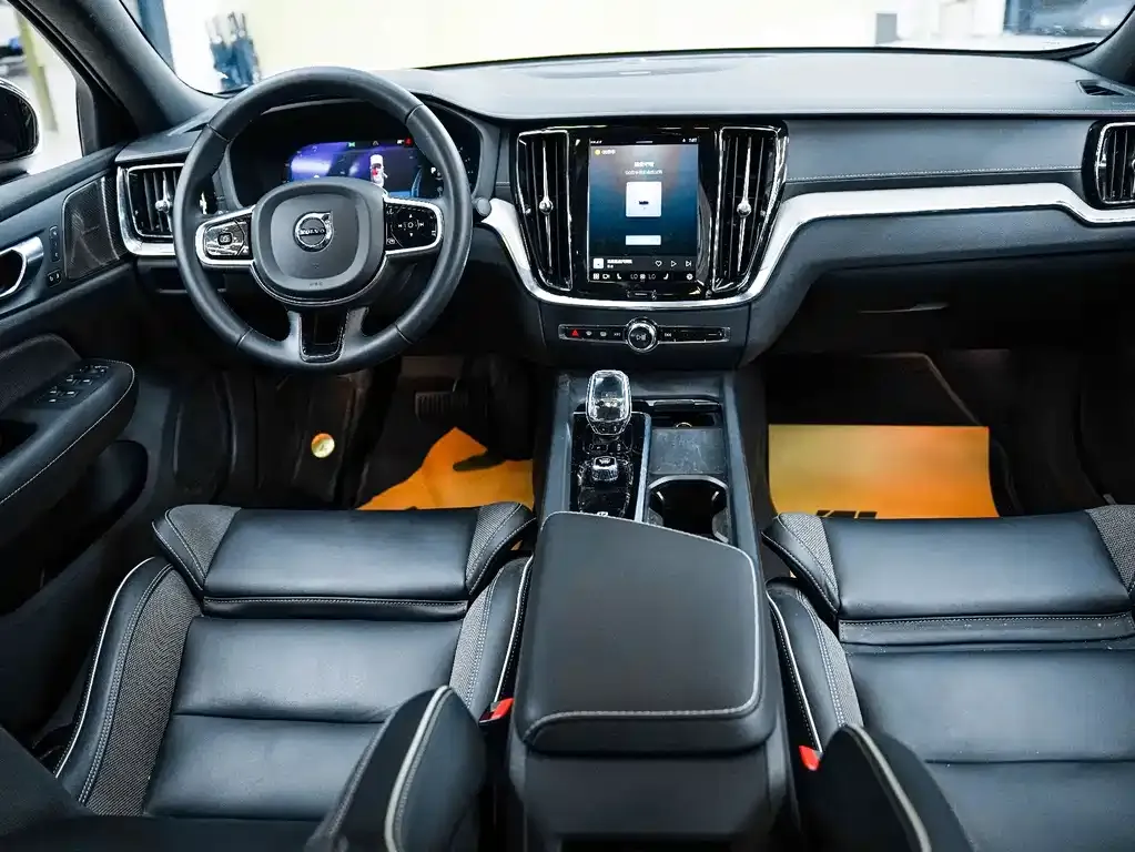 Volvo S60 2023 из CN, фото 5