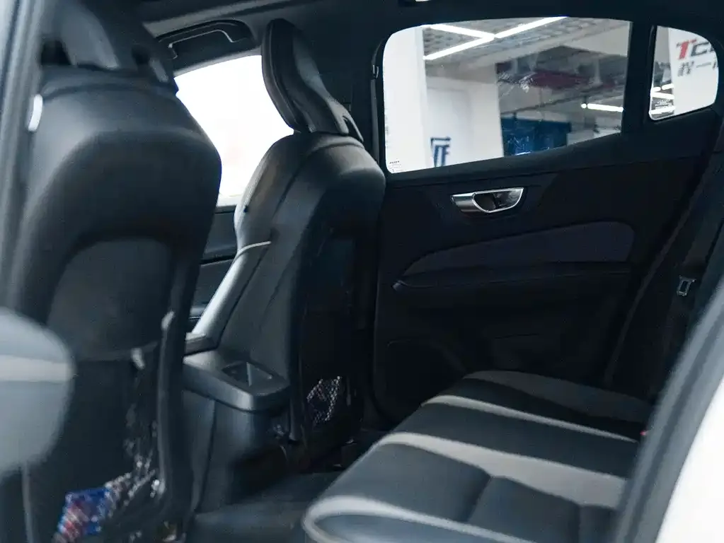 Volvo S60 2023 из CN, фото 7