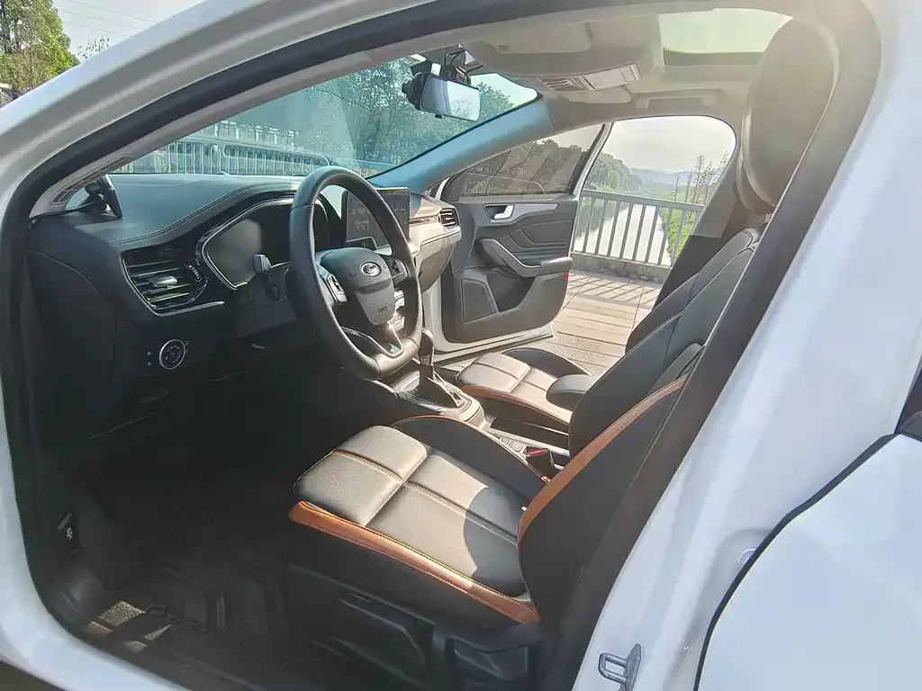 Ford Focus 2023 из CN, фото 10