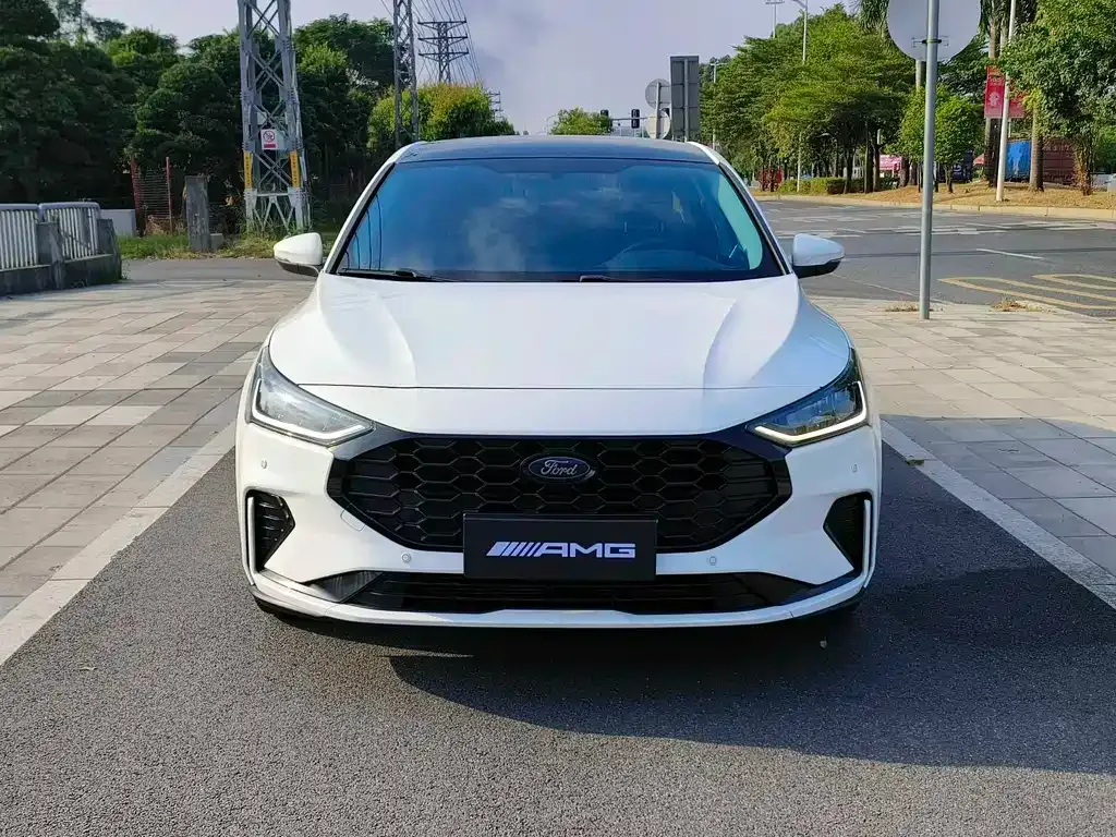Ford Focus 2023 из CN, фото 2