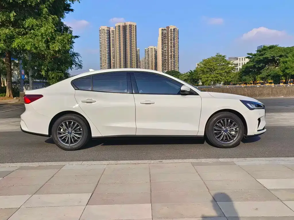 Ford Focus 2023 из CN, фото 4