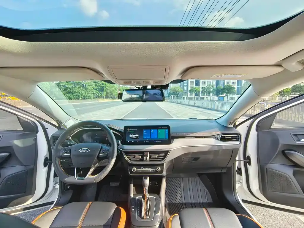 Ford Focus 2023 из CN, фото 5