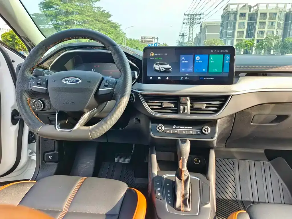 Ford Focus 2023 из CN, фото 6