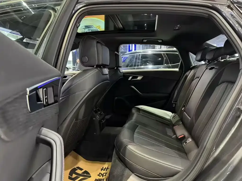 Audi A4L 2024 из CN, фото 7