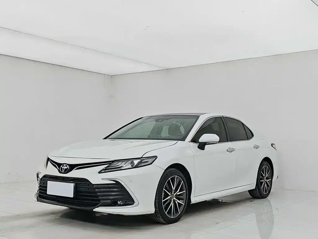 Toyota Camry 2023 из CN, фото 1