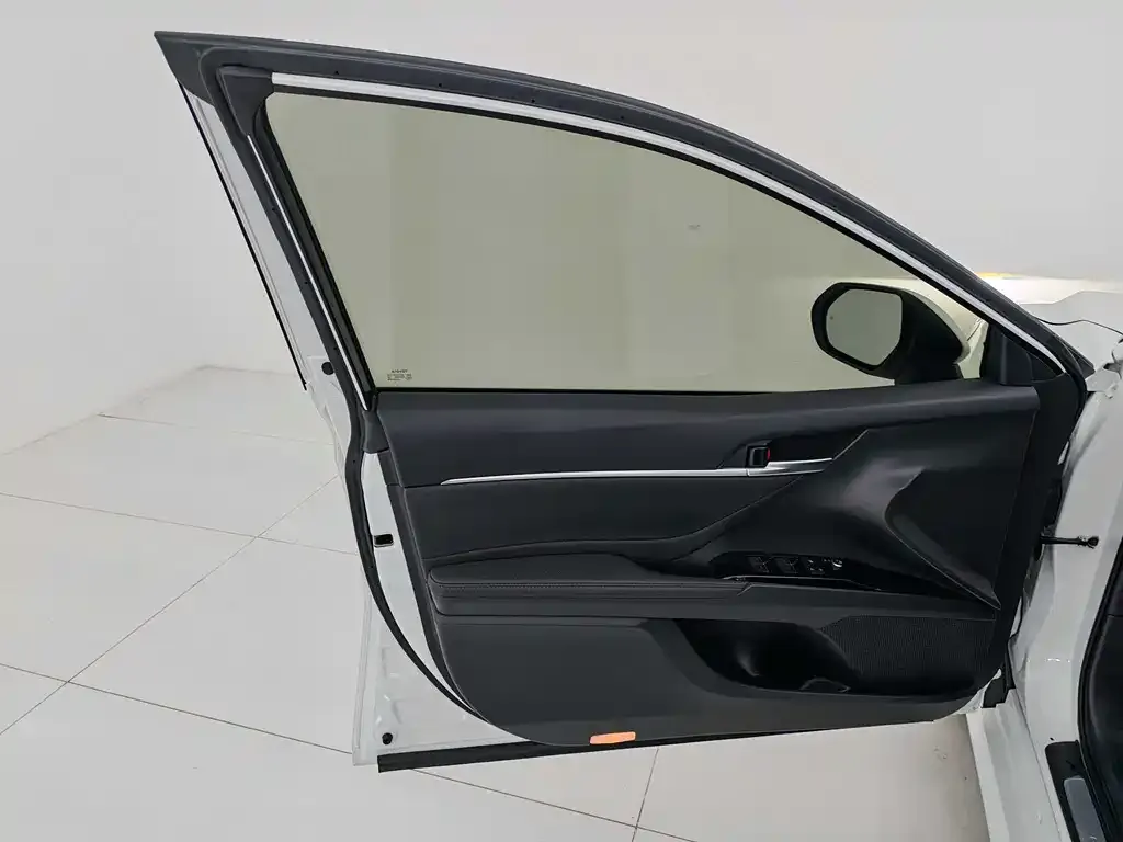 Toyota Camry 2023 из CN, фото 10