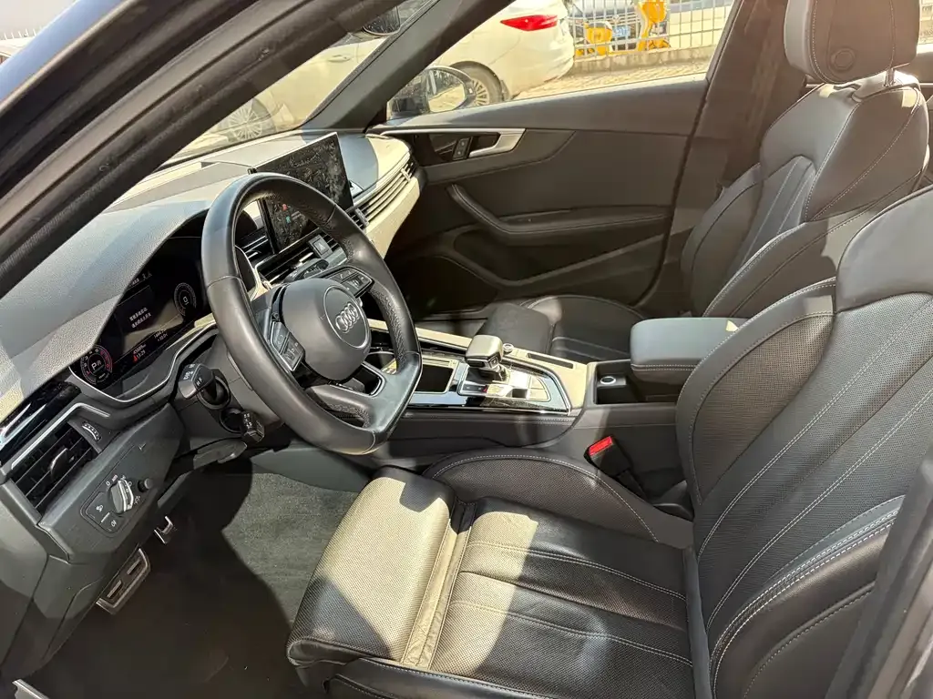 Audi A4L 2023 из CN, фото 2