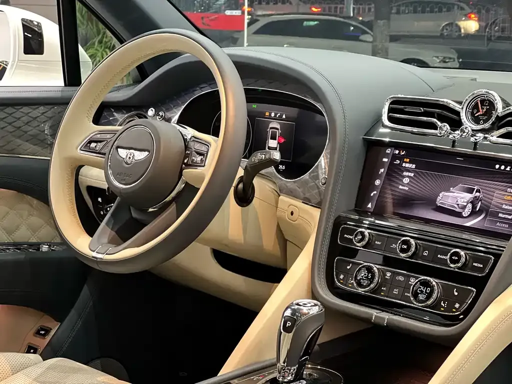 Bentley Bentayga 2022 из CN, фото 10