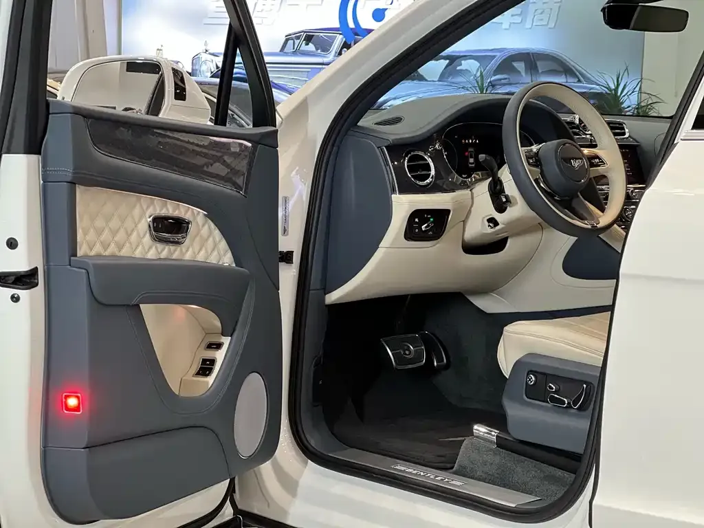 Bentley Bentayga 2022 из CN, фото 5