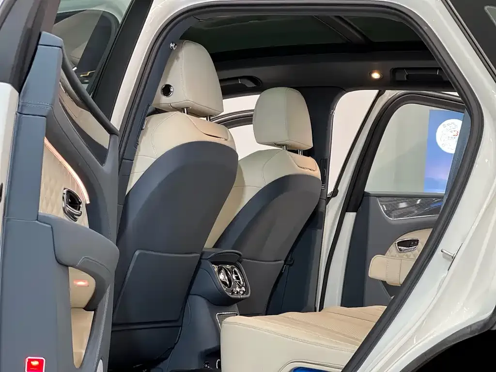 Bentley Bentayga 2022 из CN, фото 6