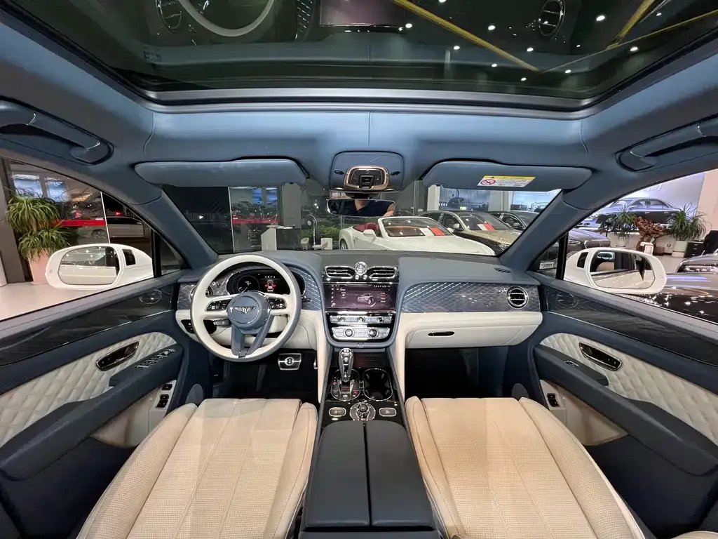 Bentley Bentayga 2022 из CN, фото 9