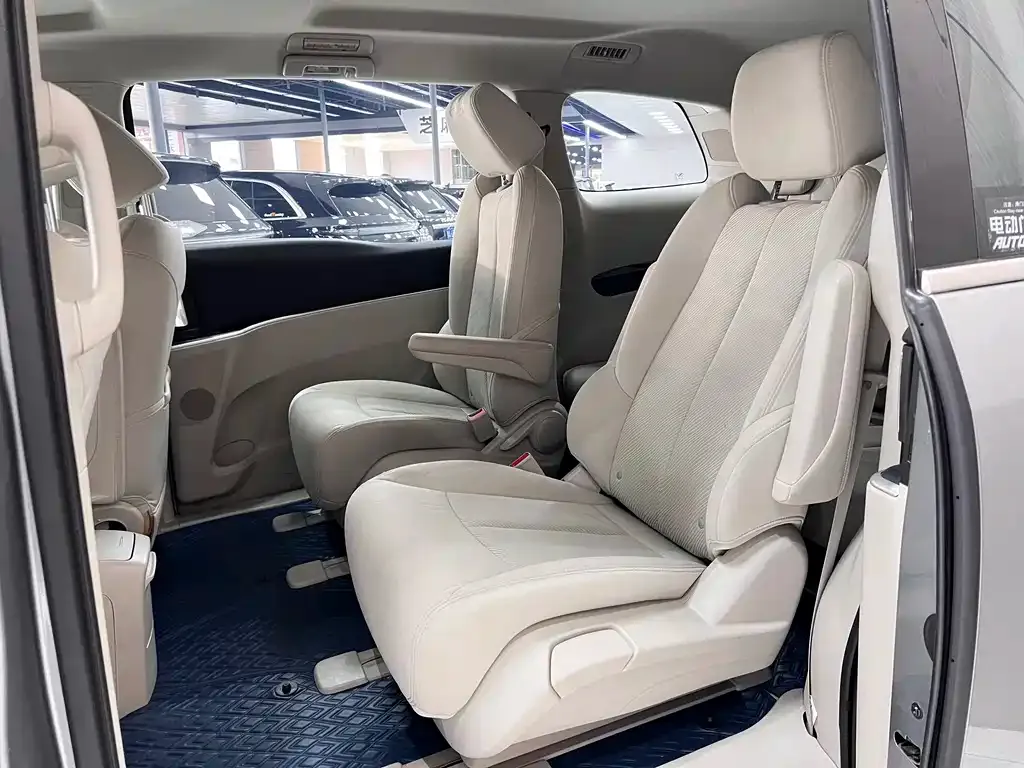 Buick GL8 2022 из CN, фото 9
