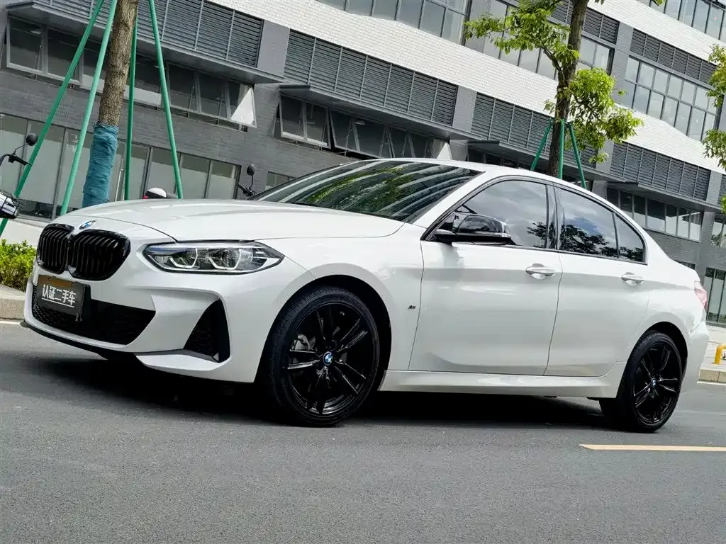 BMW 1 Series 2023 из CN, фото 1