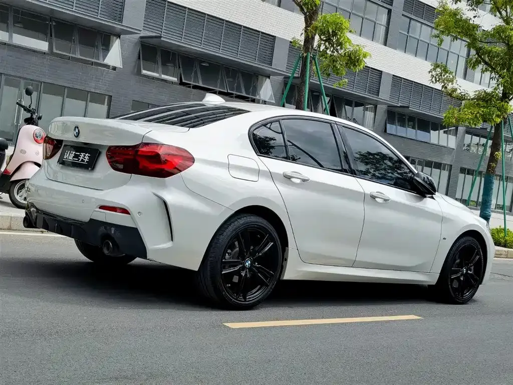 BMW 1 Series 2023 из CN, фото 7