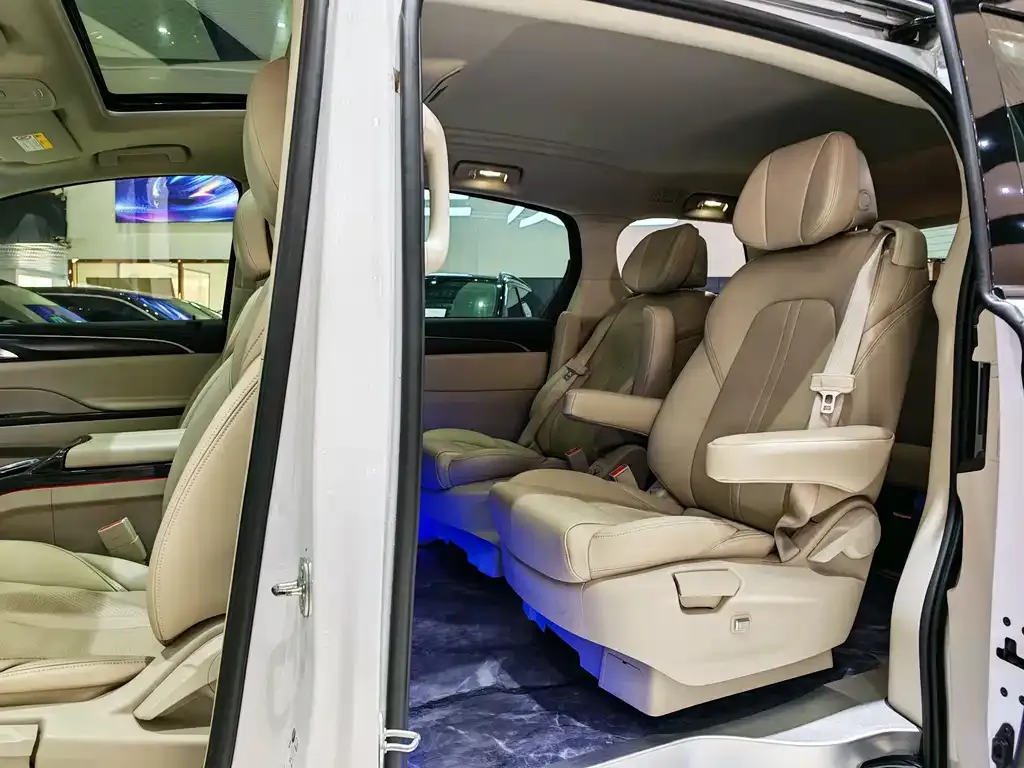 Buick GL8 2023 из CN, фото 8