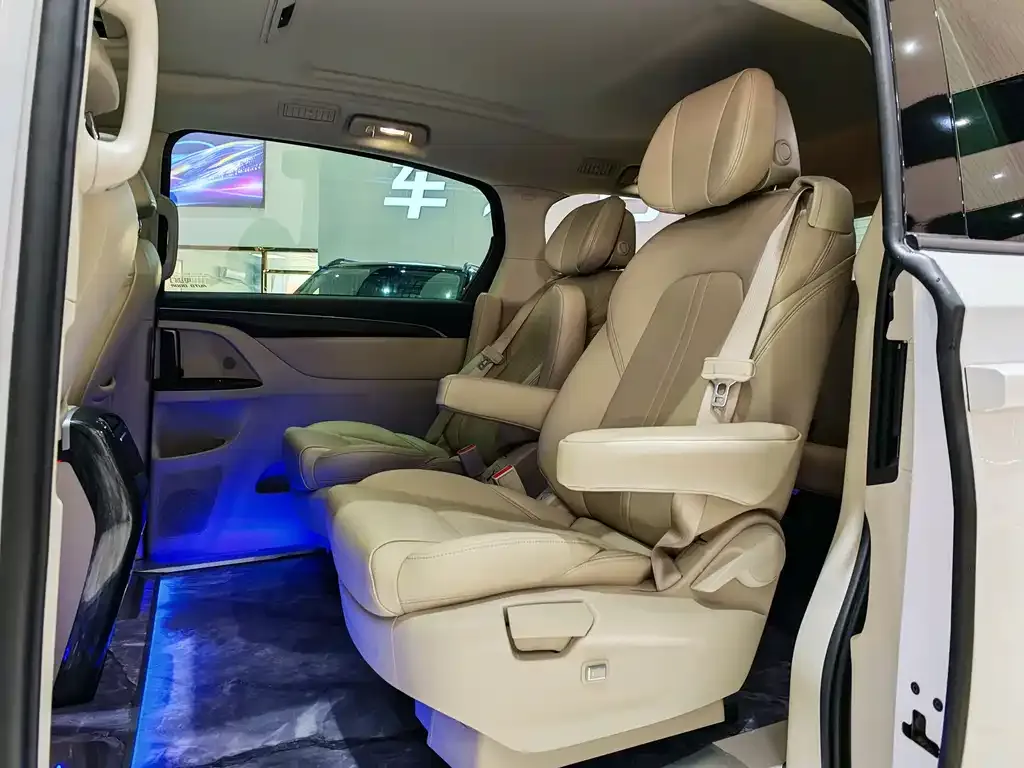 Buick GL8 2023 из CN, фото 9