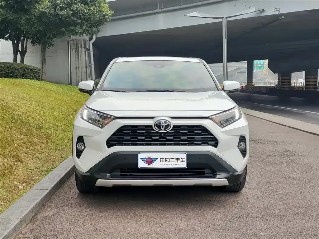 Toyota RAV4 2023 из CN, фото 2
