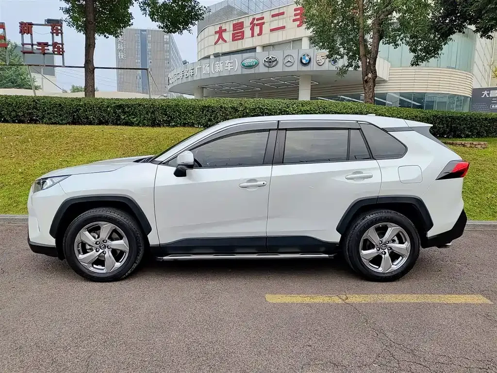 Toyota RAV4 2023 из CN, фото 3