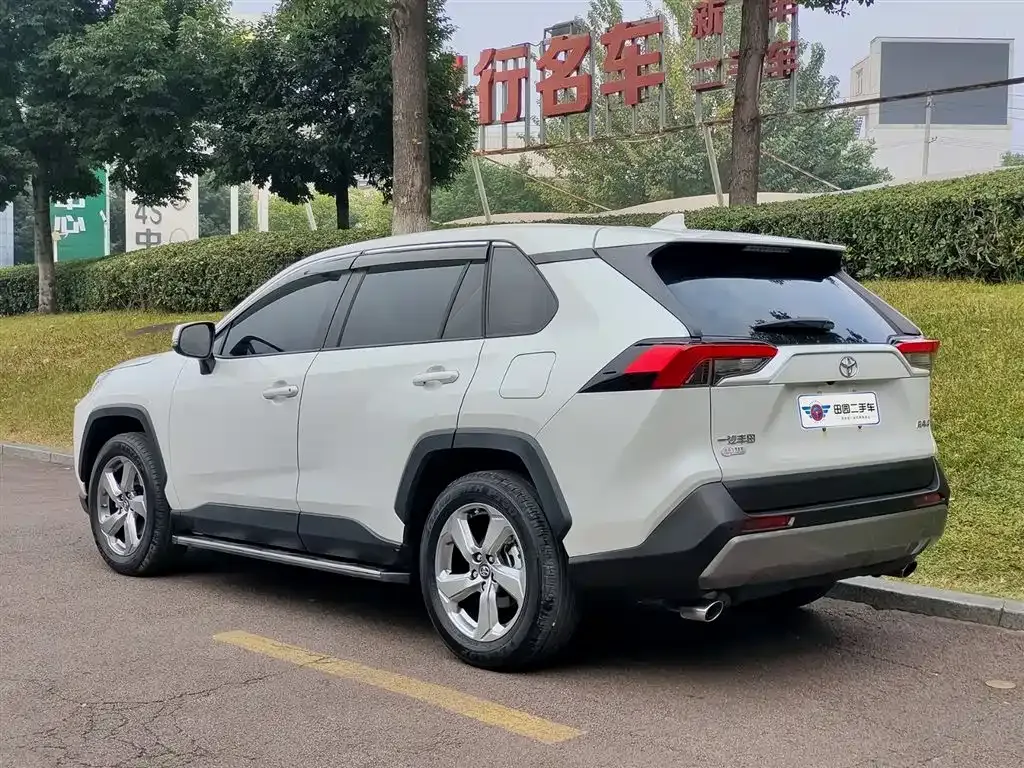 Toyota RAV4 2023 из CN, фото 4