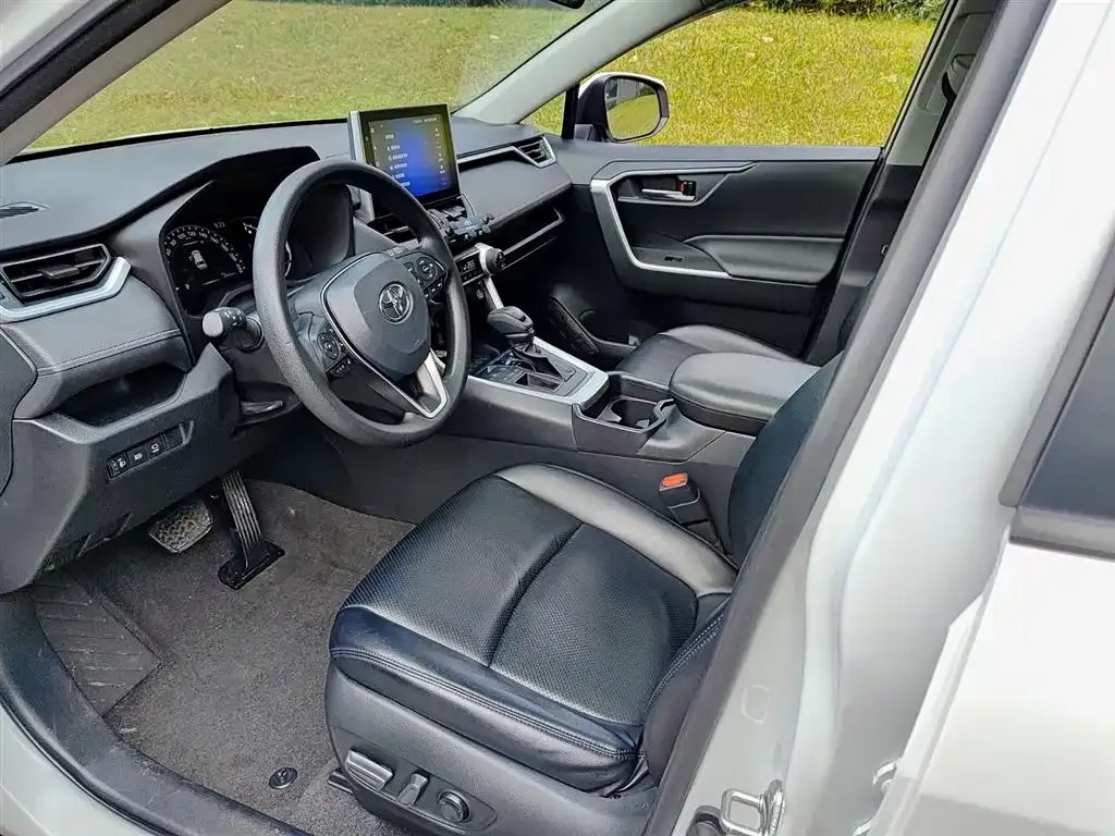 Toyota RAV4 2023 из CN, фото 7