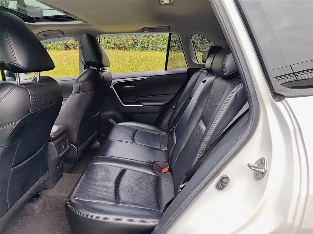 Toyota RAV4 2023 из CN, фото 8