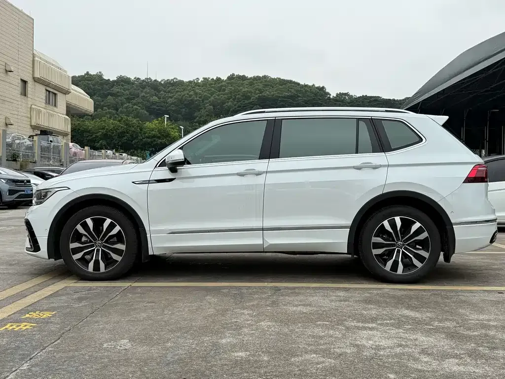 Volkswagen Tiguan L 2024 из CN, фото 5