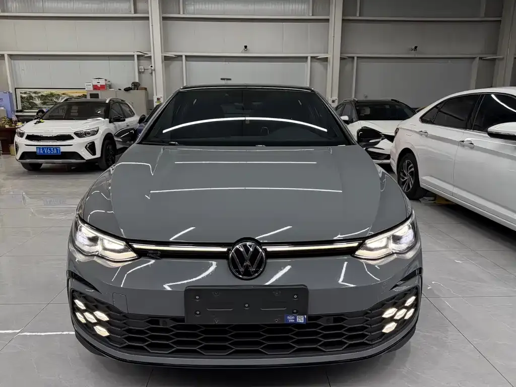 Volkswagen Golf 2023 из CN, фото 2